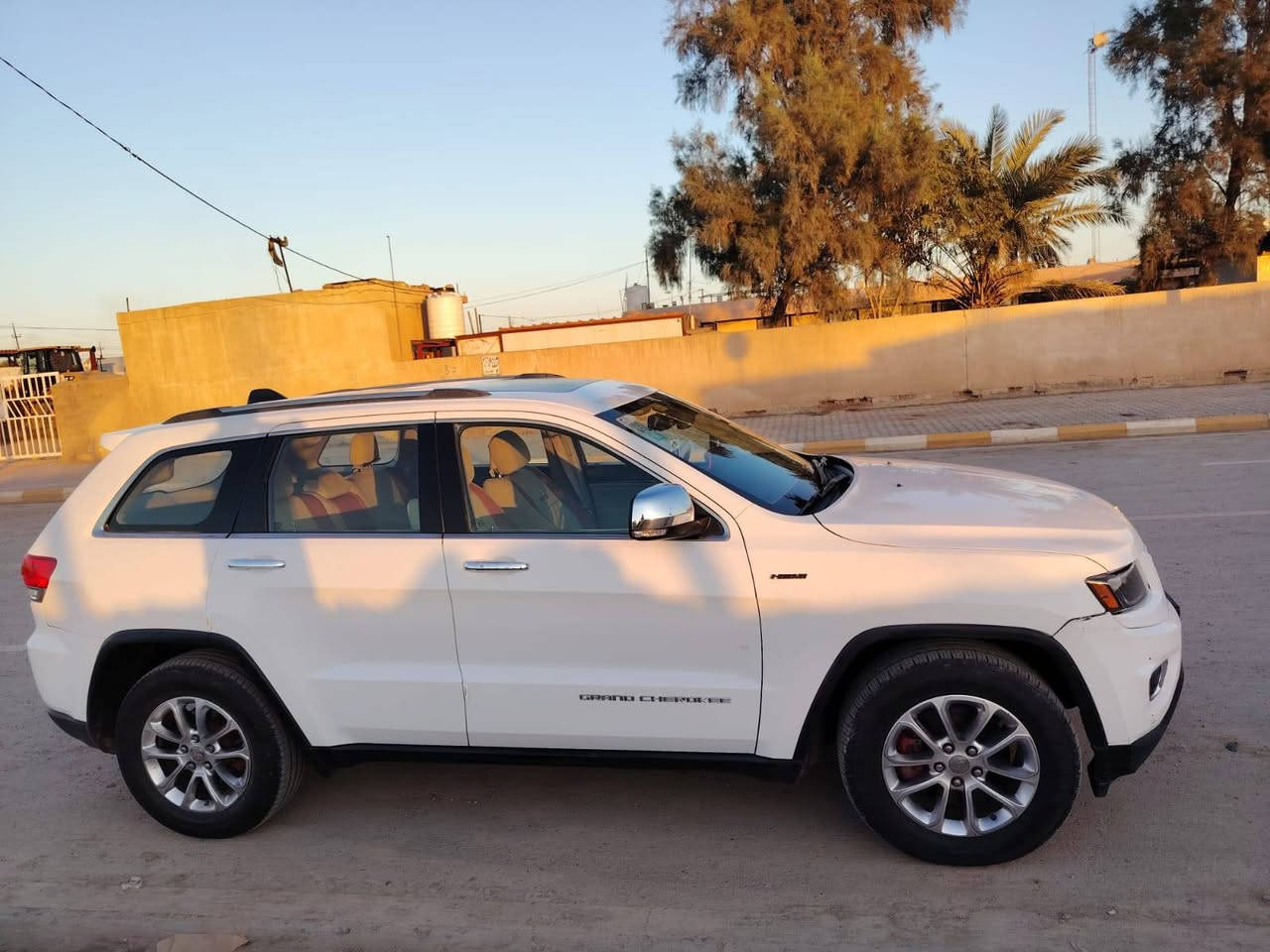 مكلف بالنشر جيب كراند شيروكي موديل ٢٠١٤ محرك هيمي 5700 وارد أمريكي بصمة فتحة سقف داخل عسلي كشنات جلد كامره خلفية حساسات كير طياره رقم بغداد جديدالسنويه باسم صاحبها الشرعي تحويل ثاني يوم بيها صبغ جاملغ امامي عكس سايق وقطعه بسيطة بصندوق اثر رصعه بأمريكا واضحه بصور السعر 190السياره موجوده بالكوت للاستفسار اكثر الاتصال بصاحبها ***********
