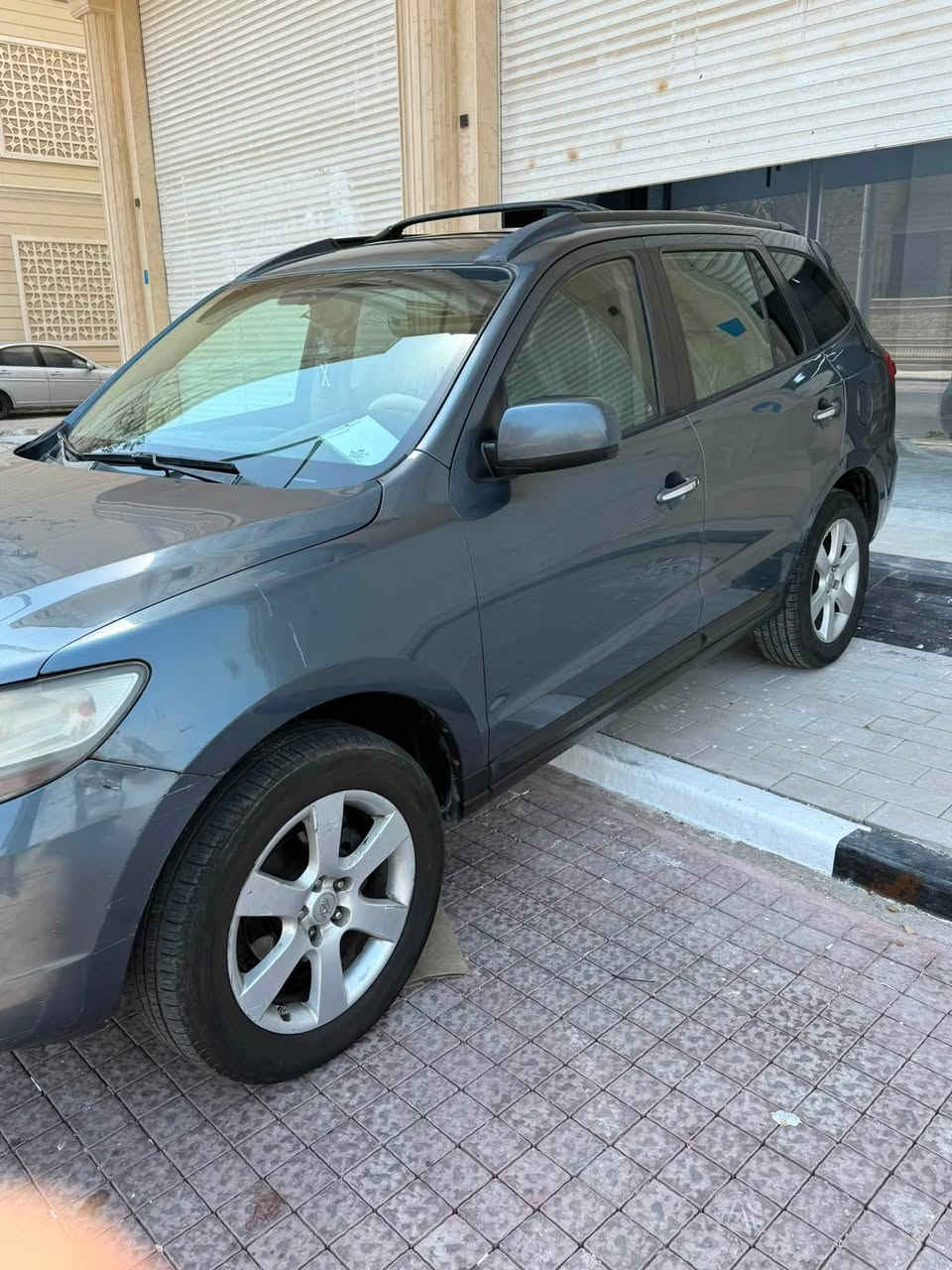 هيونداي سنتافيا للبيع 2009
السلام عليكم 
سنتافيا 2009 للبيع 
السيارة وارد امريكي 6V سلندر 3.3 
السيارة لمتد اعلى مواصفات 
فتحة 
كشنات جلد وكهرباء 
غرفتها جديدة 
7 راكب 
مكينة وكير كفالة 
شاشة وسطية( تلفزيون ) بين مقعد الراكب والمقعد الثاني 
حدادية وتخم تاير جديد 
السيارة بيها صبغ قطع بس ابيعلك حزام  وضربتها من امريكا بالمنشور 
السيارة من ال2009 لهسة على ايد وحدة و ومالك واحد يعني احنا ستوردناها ولهسة عدنا 
رقم بصرة رباعي بأسمي تحويل ثاني يوم وسنوية ما منتهية 
السعر 113 وبيها مجال بسيط 
العنوان البصرة الموفقية 
رقم الهاتف ***********
