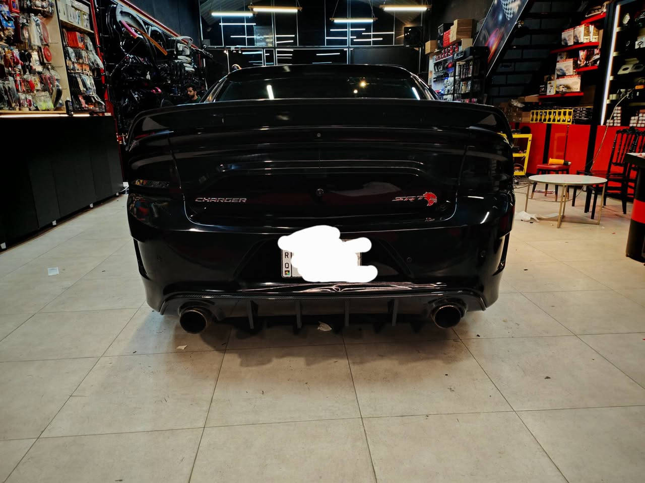 السلام عليكم
عندي كت srt دعاميات و سبايدر جنطه و سبايدر جامه خلفيه و دوس و بنيد لون اسود صلنصه رياضيه ويل نجمه اصلي بي تخم تاير  اريد مراوس بكت عادي
***********
