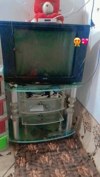 تلفزيون • ميز