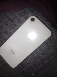 ايفون XR • مقفول ايكلود • بدل شاشة
