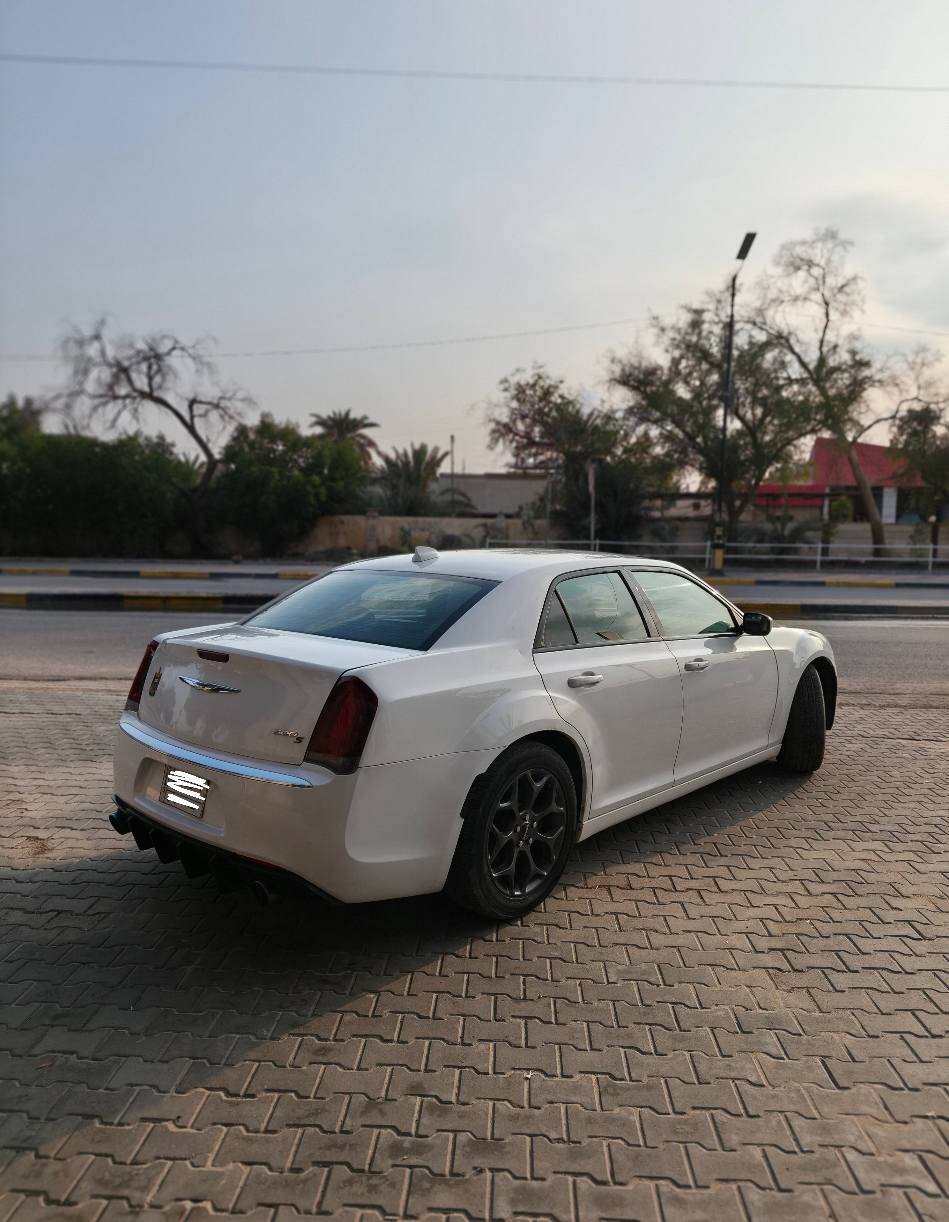 السلام عليكم
للبيع كرايسلر C300 اوباما 
2015 فور ويل رقم بغداد مميز الماني شرط التحويل 
هزه جديده 
 تدفئه تبريد كله جاهز
المواصفات/
كير ماوس 8 نمر
تشغيل عن بعد
كشنات تدفئه تبريد
كشنات كهرباء جلد 
لايت زينون عدسه
شاشه كبيره تدعم كاربلي
بصمه تشغيل وأبواب
كامرا خلفيه
ستيرن كهرباء
تبريد قطعتين
تحكم ستيرن جهتين مع مثبت سرعه
مري كهرباء
ويل18 بلادي
باقي المواصفات معروفه
بدون حادث السيارة فقط صبغ ربع البنيد و الجاملغ وبالنسبة للجنطة كلير فقط
السياره فقط ينرادلها كماليات
سعر 187$ وبيها مجال 
مكاني البصرة
*********** البصرة, العراق
