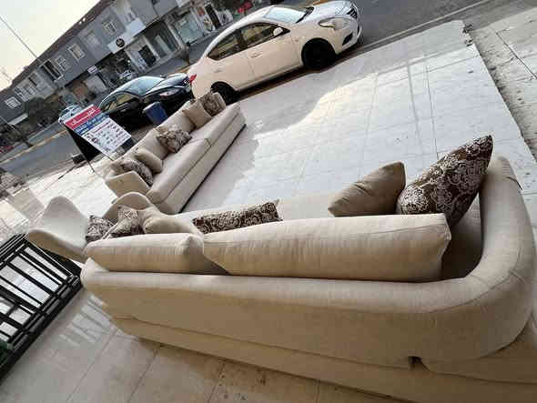 Newتخم تركي مودرن 9 نفرات  🇹🇷
ماركة ( istikbal استقبال ) 
الجلوس  مريح وسوفت 
القياس القنفه الكبيره 240 في 90 
السعر  575$ 
للاستفسار واتساب ***********
عنوان مجمع شارى ئاندازيان مقابيل فلوريا ستي 
يوجود توصيل جميع محافضات العراق 🚚
