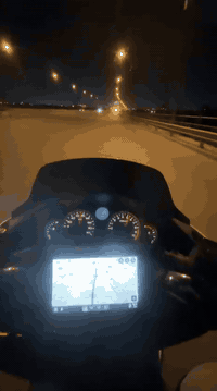 سلام عليكم شاشه دراجه
كاربلاي 
واندروي اتو 
تفتح ويز 
وخرائط 
وتكدر تفتح تبث من خلالها إنترنيت 
اشدها خط
رجاً لا تكسر بسعرهة 60 الف 
وات ساب ***********
