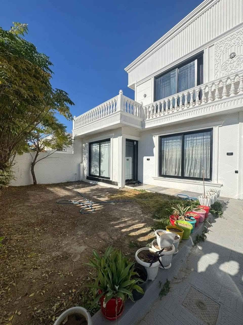 بيت موثث للبيع في أربيل
مجمع اوزال ستي السكني
مساحه 172م
يتكون من
3 نوم
مطبخ 
استقبال
صاله طعام
مجموعه صحيات 
كراج+حديقه
==========
***********
***********
***********
