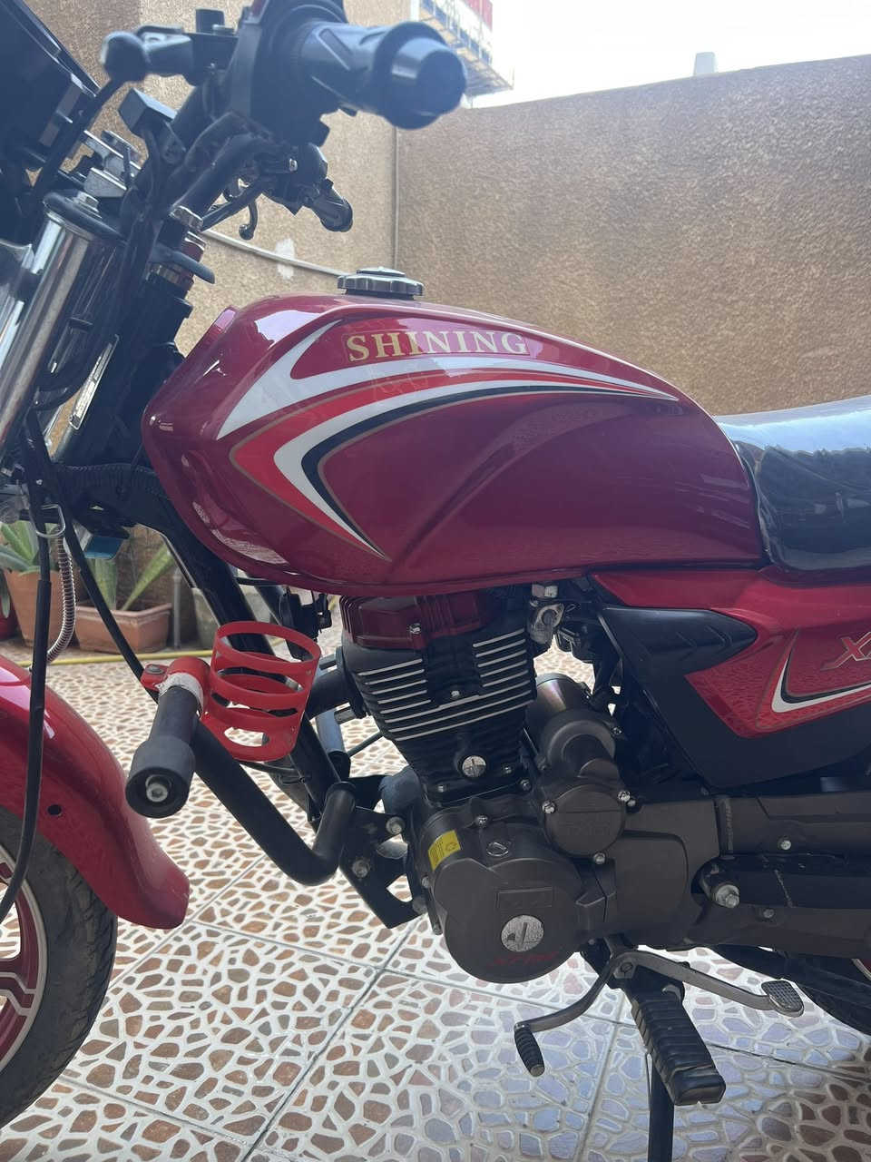 السلام عليكم دراجه شاينك موديل 2023 للبيع دراجه ماشيه 2 ونص تقريبا  محرك 150.  5كير مكفوله من كير ومكينه الدراجه بدون اوراق يعني تجي مثل السيفان اوراق بس منفيس حاويه الدراجه ماخذه من شركه دايوان سيزر زيرو  مكاني ديالى بعقوبه الهويدر السعر 875 الف وبي مجال ***********
