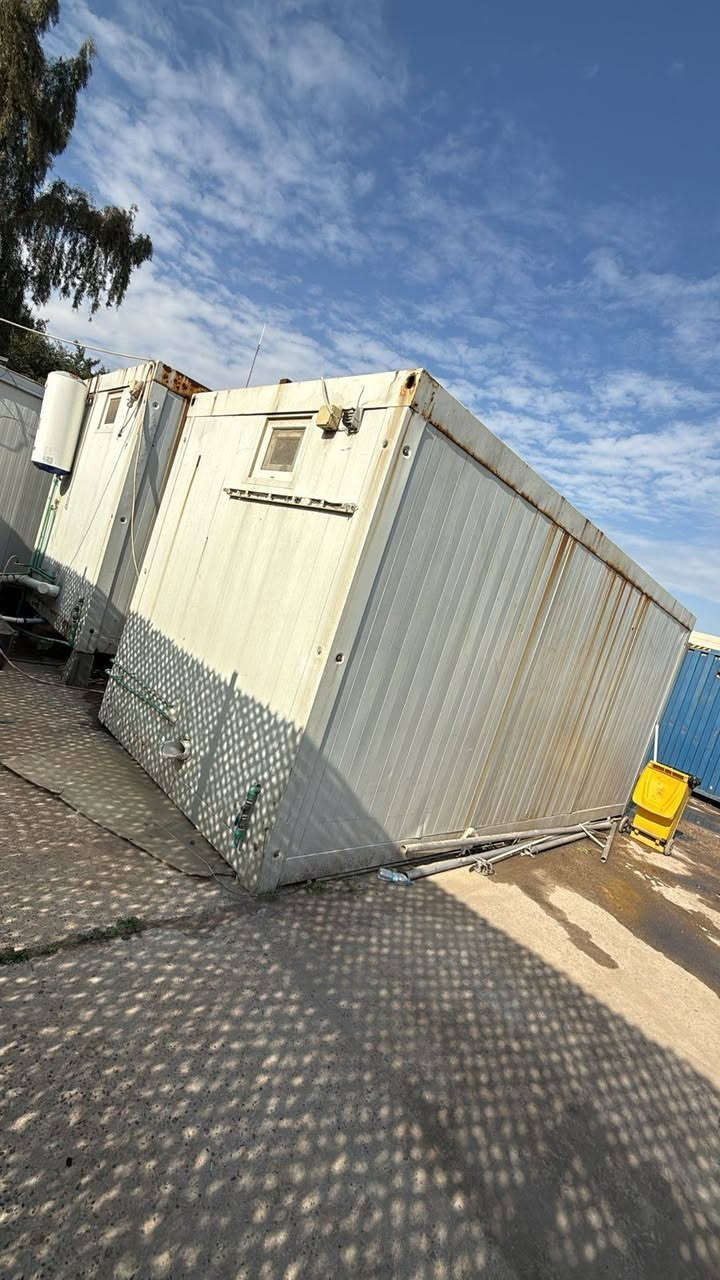 السلام عليكم متاح كرفانات عدد ٢ في اي بي غرفه وحمام ٦ ب٢ شراي خابر وبل خدمه ***********
