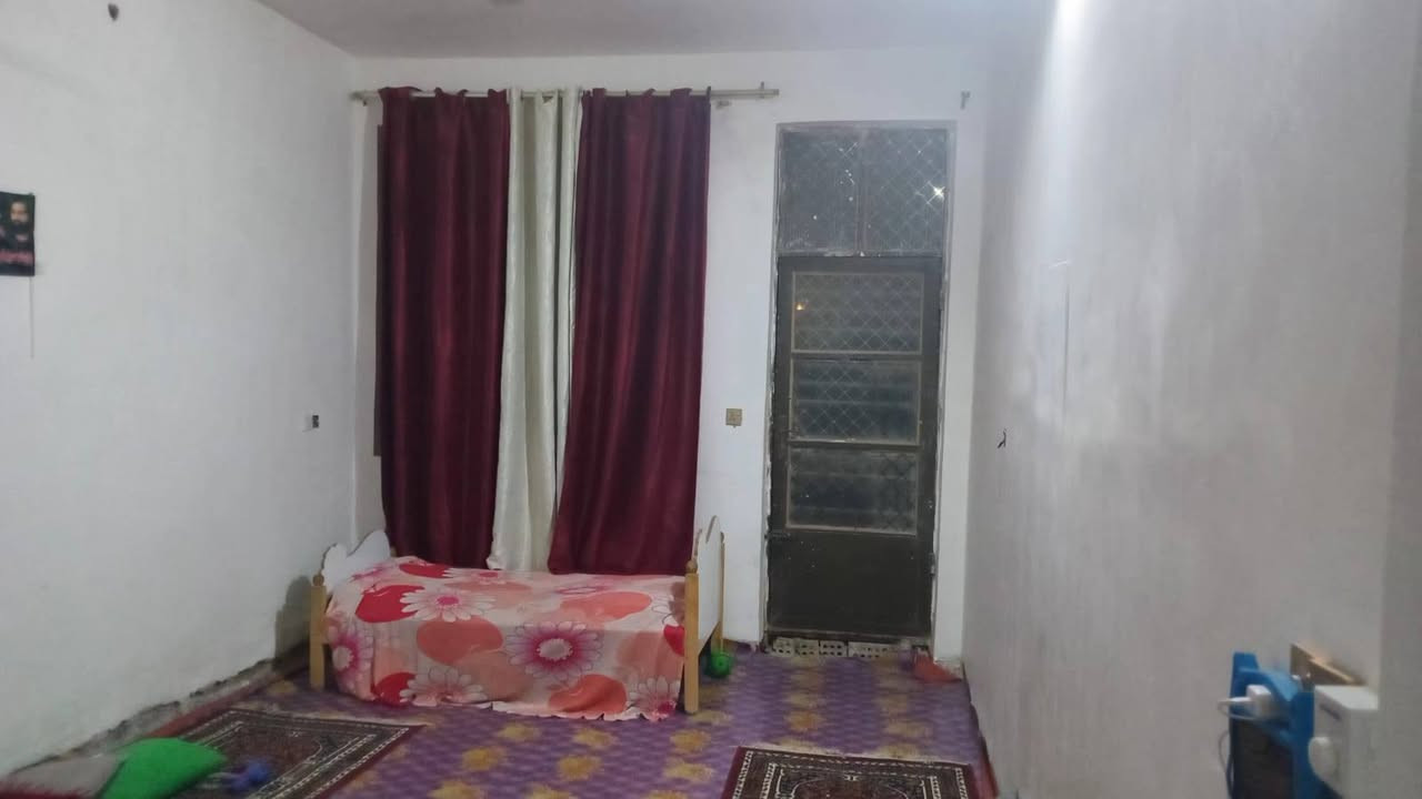 السلام عليكم  دار للبيع مساحة ١٧٠ متر بناء ١٠٠ متر طابق واحد تشجير ٧٠ متر ع شارع عام قرب ملعب بسام السعر ١٠٥ مليون ***********
