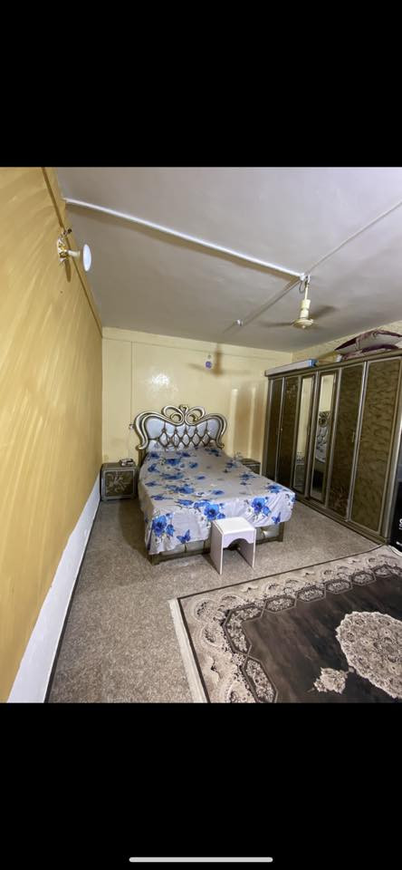 دار للبيع بالأمن الداخلي(شارع طارش) الواجهه ١٣متر والمساحة ٢٦٠ متر ..طابق واحد يحتوي على ٢غرف نوم +٢صالة+مطبخ موديل تركي يعني حار وبارد..علماً بأنه الطابق الثاني يحتوي على غرفة كبيرة (بسقف كونكريت مخزن) ،، عرض الشارع ١٠ متر السعر  ٢٥٠ مليون عراقي للتواصل الاتصال /***********
