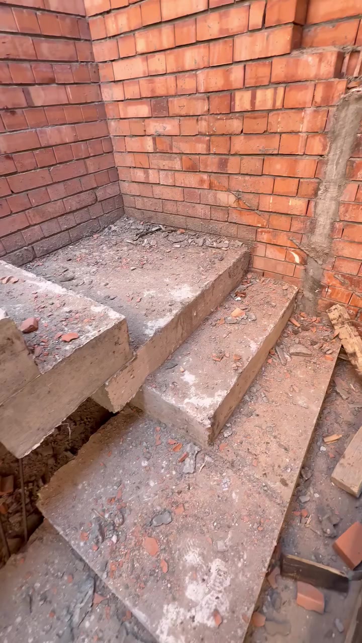 السلام عليكم 
تم على بركة الله 
ختم الطابق الأول
لموقع حي الجامعة (8)
على ارض بمساحة 180م
رقم الهاتف / واتساب 
***********
