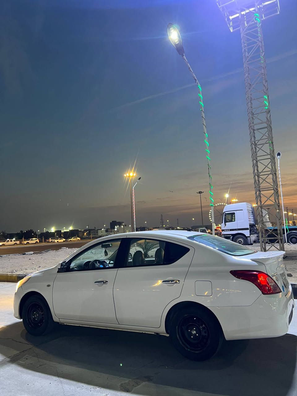 نيسان سني هندي ام البليتةة الزركةة موديل 2022
سيارة جاهزة من جميع النواحي بيهه جاملغ خلفي جهه العبري سعرها 105$ وبيةة مجال سيارة بالتنومةة هذا رقم راعيهه واتساب واتصال *********** البصرة, العراق
