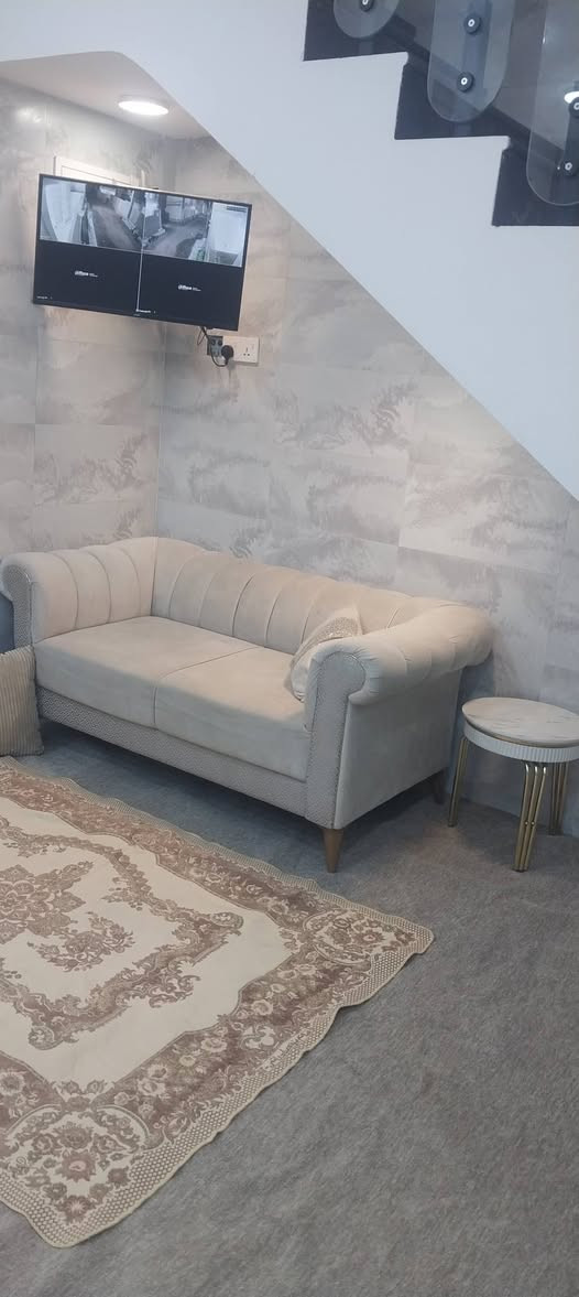 سلام عليكم بيت للبيع ١٠٠ متر طابقين فول خدمات حي العباس  سند ٢٥  *********** وتساب موجود  السعر ١٧٥  وبي مجال
