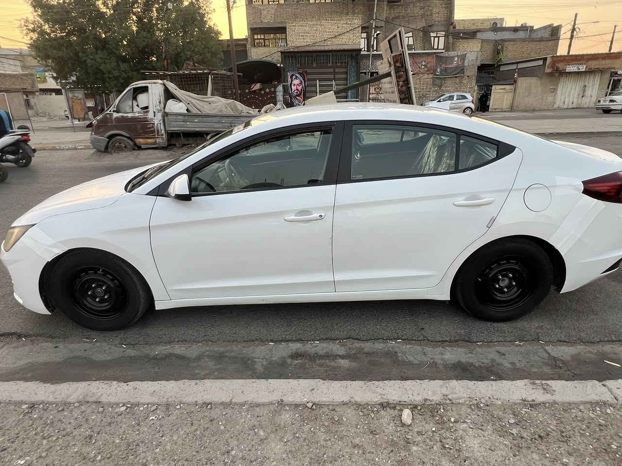 الانترا موديل2020 وارد امريكي حادثه خلفي بيها 5 قطع السعر 120 وبيها مجال قليل ***********
