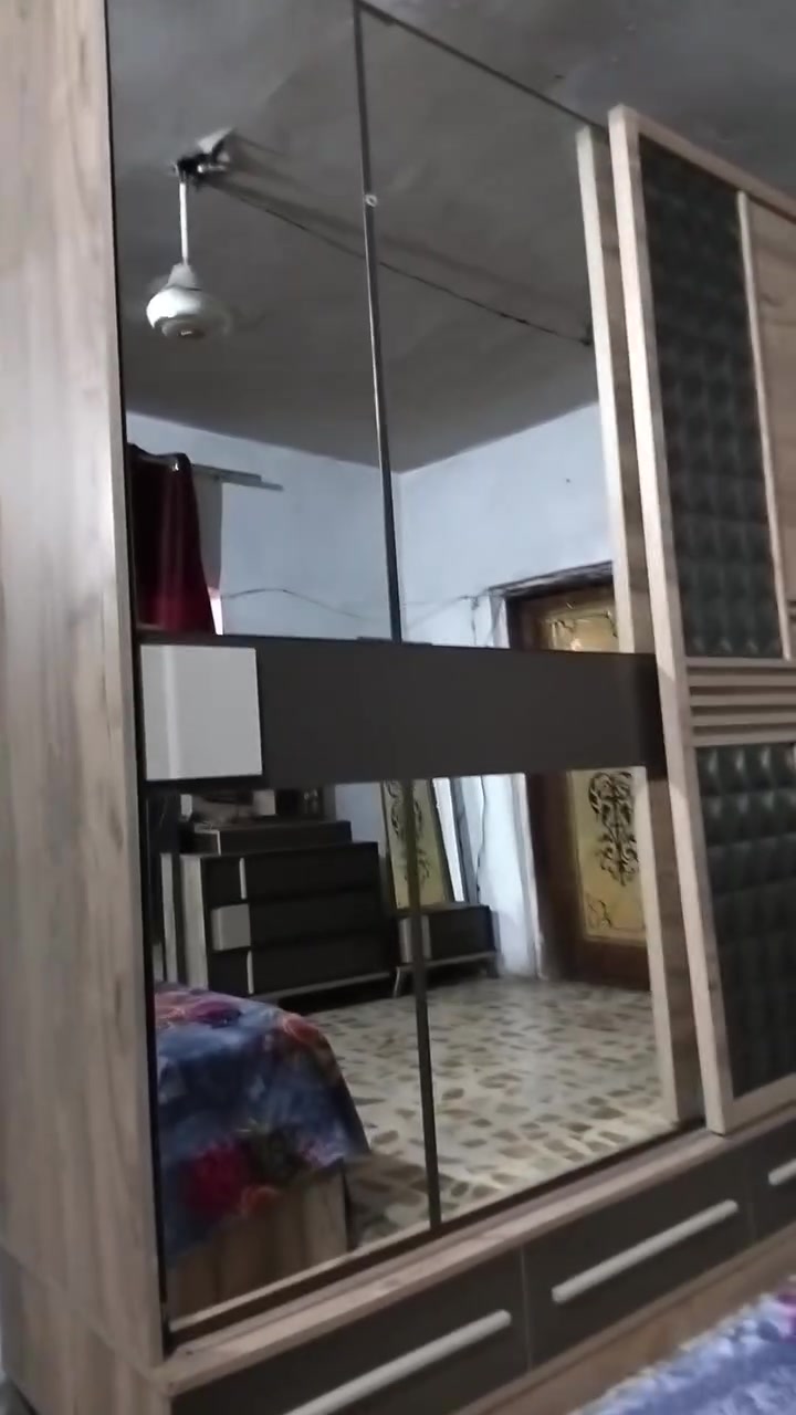 توجد لدي غرفه نوم للبيع العنوان الشرطه الخامسه الشارع المصطفى الاستفسار عن هذا رقمي ***********
