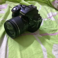 كاميرا نيكون 5300 • بطارية وشاحن • السماوة القشلة