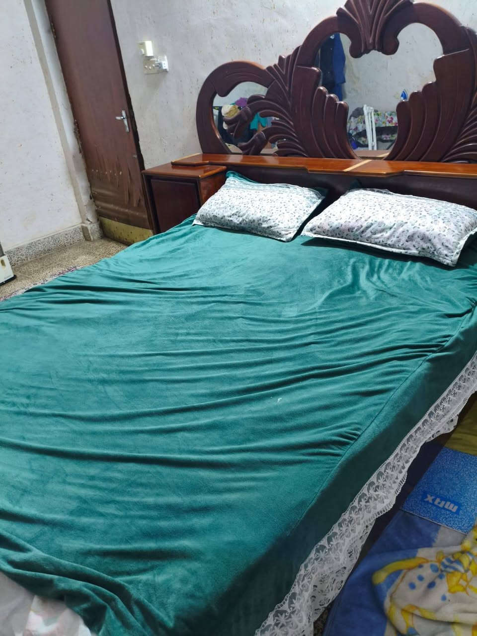 السلام عليكم غرفه نوم للبيع صاج شغل صاج ثقيل مكانه فلوجة 📍
تتكون من سبع قطع 
كنتور 
زاويه 
ميز مرايا 
تاج چربايه
وكومديات عدد ثنين...
الغرفه جدا ثقيله 📍📍
💸💸السعر مليون ونص
***********
♥️♥️♥️❤️‍🔥❤️‍🔥❤️‍🔥❤️‍🔥❤️‍🔥❤️‍🔥
