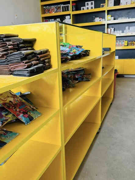 مكتب موبايلات للبيع
متكامل ديكور حديث 
مسواك بي خـيـر من الله 
طابعه استنساخ
3 رفوف
5باترينات
3 ميز جام 5 ملم
ميز كاشير 
وميز صيانه

عده صيانه درنفيسات كامله
جهاز كبس حراري 
جهاز خلع شاشات 
جهاز فحص شحن 

الموقع الحجاج خلف المحطه الحكوميه 
*********** 

سعر 4.500
