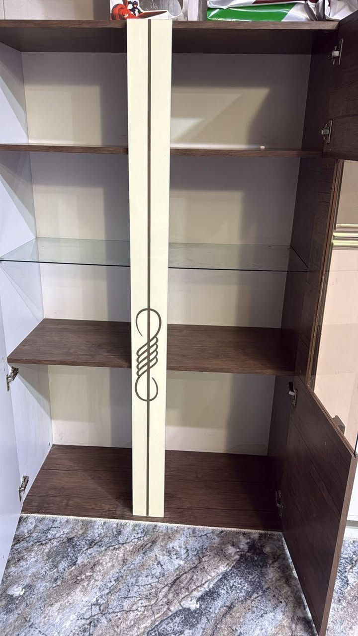 كاونتر خشب hdf
تركي مغلف طبقتين ميلامين مضاد الرطوبه الحراره 
القياس  3 متر ارضي .
وسنك متر ونص مرمر 
تركي درجه اولى
مع معرض مواعين تركي قياس متر في متر و٧٠ 
سعر الكاونتر ٤٠٠ وبيها مجال وسعر المعرض ١٥٠ 
العنوان خانقين  *********** خناقين, ديالى
