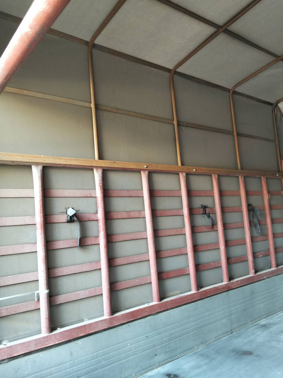 جادر كامل مع الاقواس للبيع ملاحظه الاقواس زاويه يعني مو لحيم 
السعر 350 قفل
رقمي ***********
