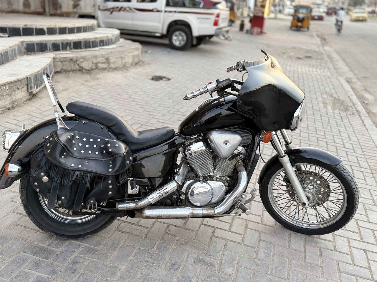 🏍️🔥 للبيع هارلي ستيد 400cc - جاهزة 🔥🏍️
، معروض للبيع هارلي ستيد 400cc لون أسود ملكي، شكل عدواني وصوت يلفت الأنظار.

✅ محرك 400cc نشط وسحب ممتاز
✅ تشغيل مباشر (بس شغل وامشي)
✅ كهربائيات كاملة وشغالة
✅ أشاير وإنارات كاملة
✅ استيرن راس الثور
✅ باچم أمامي (باتوينك) ستايل فولكان
✅ جنط جانبية جلد
✅ شكل مميز ومرتب وتفاصيل كروم جميلة
✅ مناسبة للمشاوير الطويلة والتمشية اليومية

الدراجة واقفة على الجاهز وما تحتاج مصاريف تُذكر، والمحرك بحالة ممتازة.

💰 السعر: (يذكر للجادين)
📍 الموقع: (بغداد)
📞 للاستفسار مراسلة الخاص أو الاتصال
***********
ملاحظة: الصور تتكلم عن نفسها، والدراجة إلها هيبة على الشارع وصوت يطرب عشاق الكروزر.

#هارلي_ستيد #HondaSteed #HarleyStyle #كروزر #دراجات_العراق #بيع_دراجات #هارلي #Steed400 #فولكان #MotorcycleForSale 🏍️�
