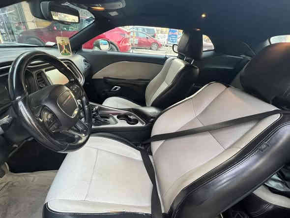 جالنجر 2016 بدون ايرباك ولغود وشواصي تغيير لون جمالية صور حادثها مرفق بل صوور مكفولة عدا الحادث كشنات جلد تبريد قطعتين لامبو دور رايدها 140 وبيها مجال ***********
