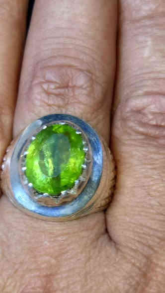 زبرجد افريقي صياغة يدوي السعر 45الف العنوان بغداد زعفرانية فضه 925الهاتف *********** بغداد
