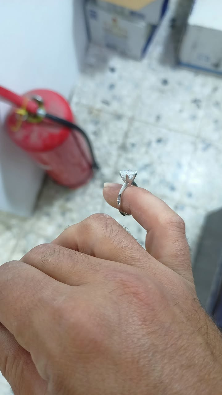 محبس بهذا شكل مختوم 925 مع كرت 
السعر 25 الف 
متوفر توصيل جميع محافظات 3 الف


**إذا كنت صاحب هذا الإعلان وتريد حذفه لأي سبب، رجاءا أرسل رسالة إلى الدعم الفني**