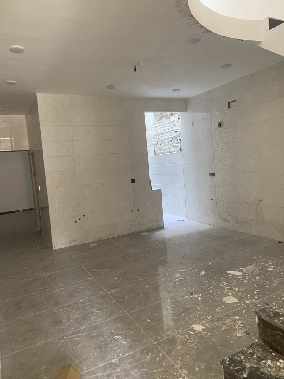 البيع البيت مساحه 100 وجه5
حي الاعلام الشباب  
خلف سوق اميمه مباشر
قيد لانشاء اقل من شهر يكمل
 بناء درجه اولى  
ابواب خاصه جام عازل
طابقين 
طابق اول 
صاله ومطبخ وخدمات وغرفت نوم
طابق الثاني 
غرفتين نوم وخدمات 
اتصال ع ارقام 
***********
***********
***********
