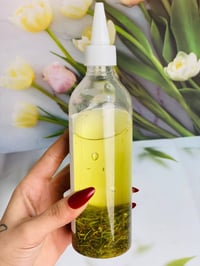 زيت إكليل الجبل • يطول الشعر • يقلل التساقط