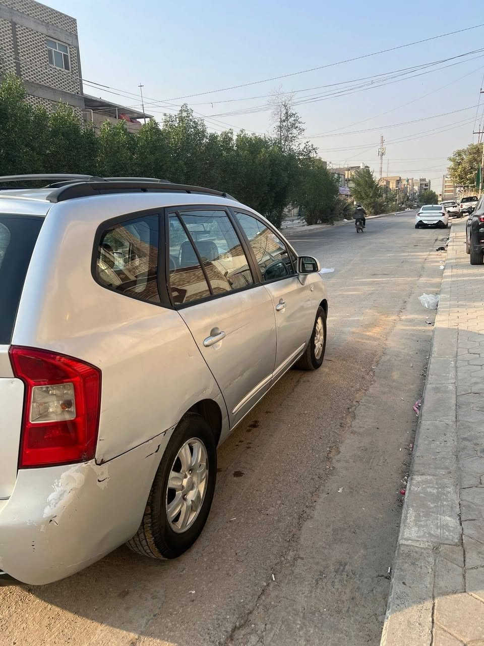 السلام عليكم كيه كارنز موديل  2008 بيه شكم قطعه صبغ ابيع احزام رقم دولي بسمي السعر 95وبيه مجال رقم الهاتف ***********
