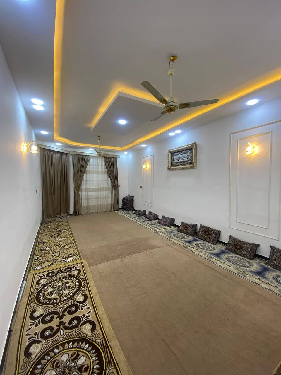 دار للبيع طابو زراعي قرار ٢٥ مساحة ٢٠٠ م٢ طابقين.
الطابق الارضي
1. استقبال
2. صالة
3. غرفة نوم
4. مطبخ
5. صحيات داخلية وخارجية
الطابق الاول :
1. غرف نوم عدد ٣
2. صحيات وحمام داخلي
3. سطح اول وسطح ثاني
الموقع : 
شارع الحولي قرب مجسر الشهداء شارع ٢١ ارض الغري  يبعد عن الشارع العام ٨٠ متر عرض الشارع ١٥ متر 
للأستفسار الاتصال على الرقم ***********     وتتوفر خدمة واتساب.
