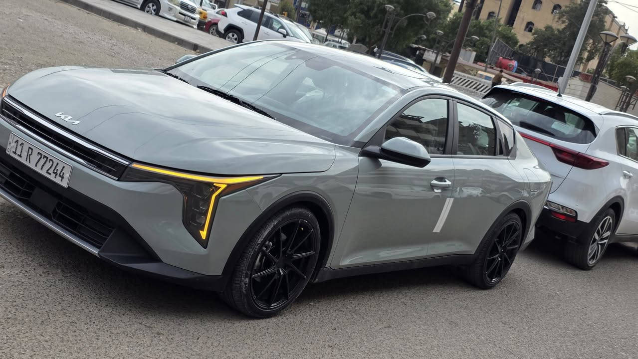 كي فور أمريكي موديل 2025 
ماشيه 7  الف بعده زيرو بوضع الشركه 
رقم بغداد الجديد بأسمي 
السياره فول عده البنراما 
محرك 2000 دوش 
كير 8 نمر ايتي 
السياره حادث بنيد وجاملغ والسونار بالمنشور ورقم الشاصي بالمنشور 
السعر 165  مكان السياره بغداد اليوسفيه 
***********
***********
