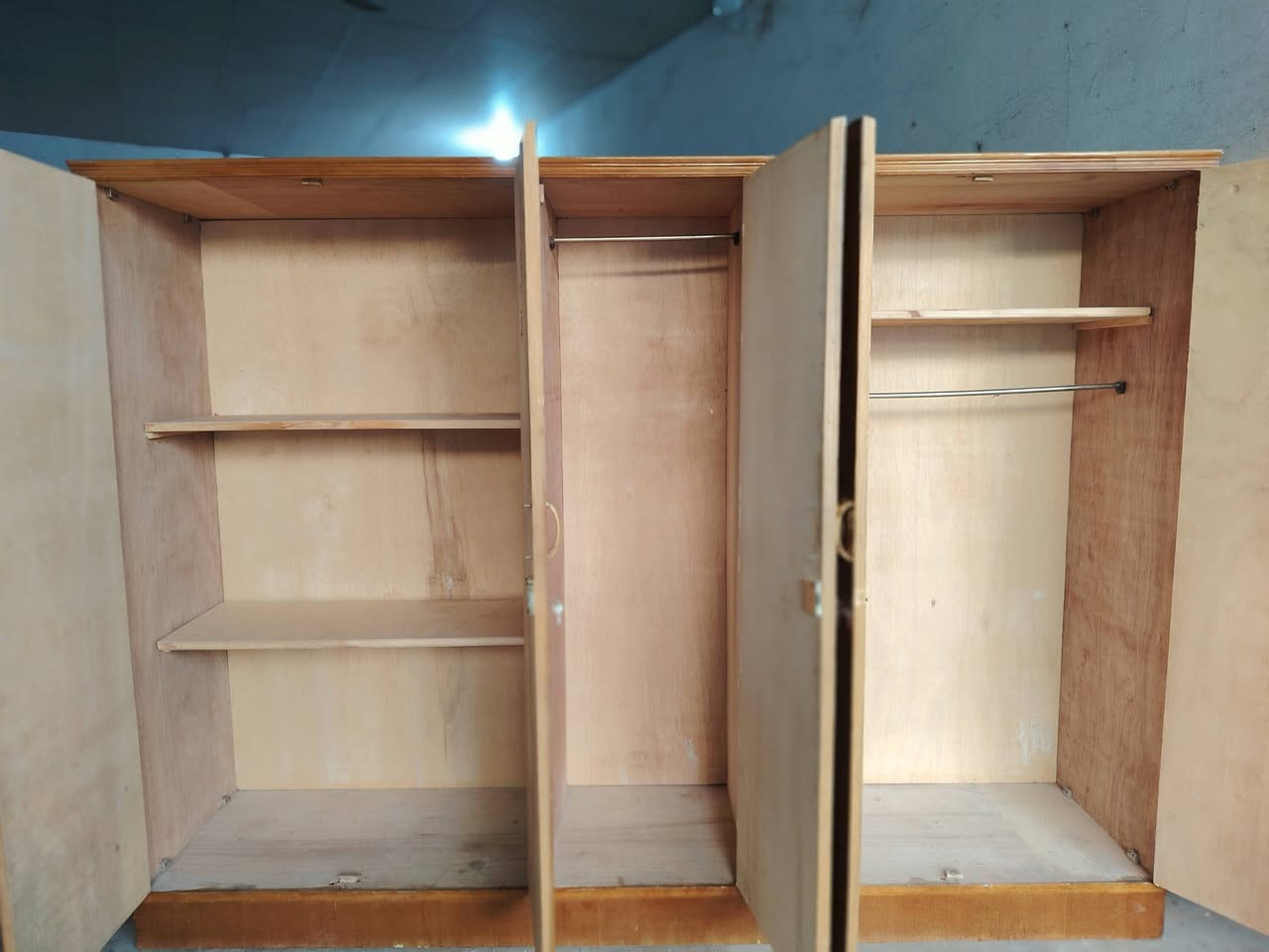 سلام عليكم كنتور ابو الخمسه بيبان صاج تسكام ضهر جرجوبه  للبيع سعر 250مكان حله واتساب***********
