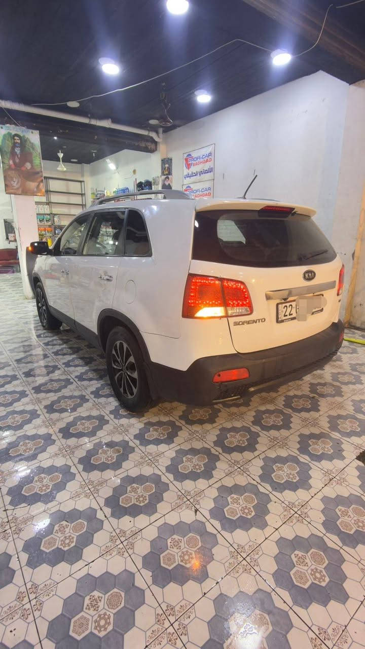 سورنتو موديل 2013 اصل كاز كاز دخول جديد كصه جنطه  سياره فول مواصفات بصمه بنيرامه فتحتين سياره على واضع الشركه جديده كارتون بعته بدهن كوريا كير مكينه كفاله حداديه طخم تاير جديد تبريد ثلج برغي ما بيه نقص سعر 58 وبيه مجال هاتف *********** مكان العماره
