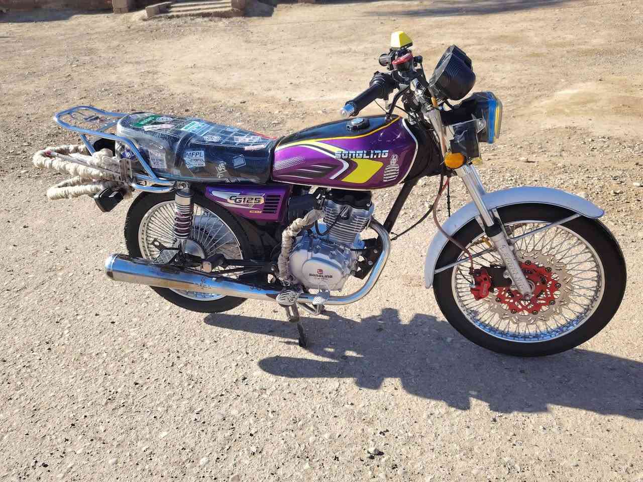 السلام عليكم ورحمة الله وبركاته
دارجة للبيع موديل 25 مكفولة شرط المحرك ما مفتوح سعر675وبيهمجال حك الجيه اي نقص الاسفسار الخاص مفتوح او الاتصال على الرقم ***********
