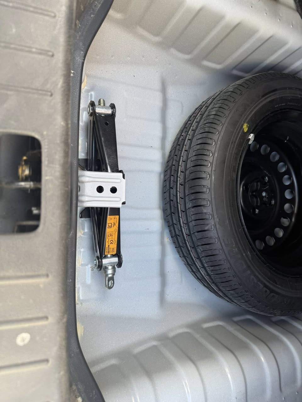 نيسان سني هندي بليته زركه  زيرو سياره ماشيه8000 موديل 24 سياره ع وضعيه شركه تايرات شركه سبيرهه غراضهه كتلوكات كلهه ع وضعهه شباك جديد رقم بغداد باسمي 
***********
