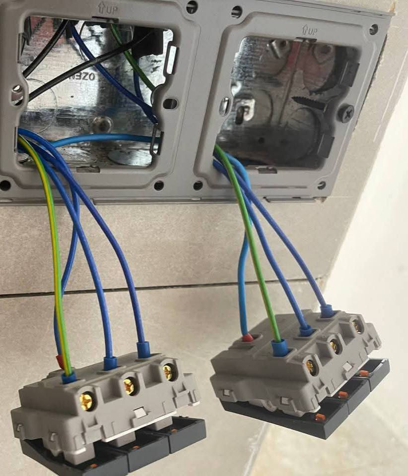 ابو حيدر الكهربائي  الحسينيه خدمات مصقط شغل مميز واسعار مناسبه هاتف *********** داخل الحسينية فقط
