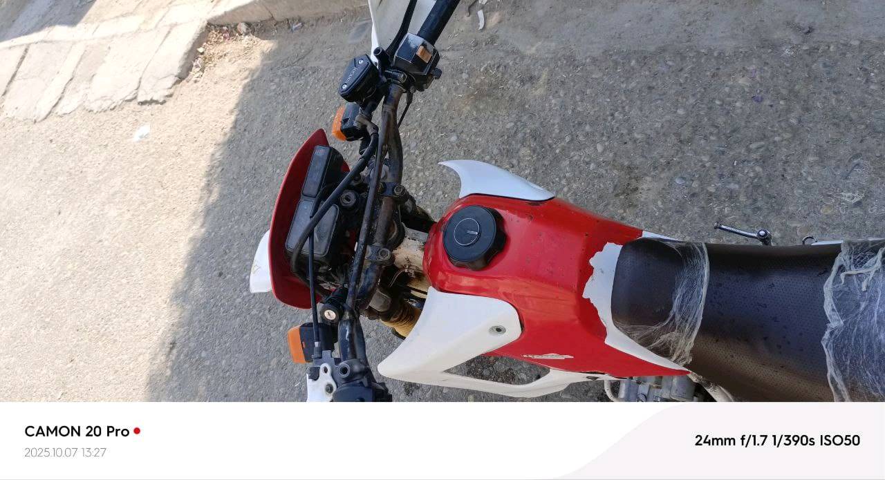 السلام عليكم  دراجه قفاز هوندا 
شغاله. ابيع كوم حديد. بدون اوراق مكان العماره 