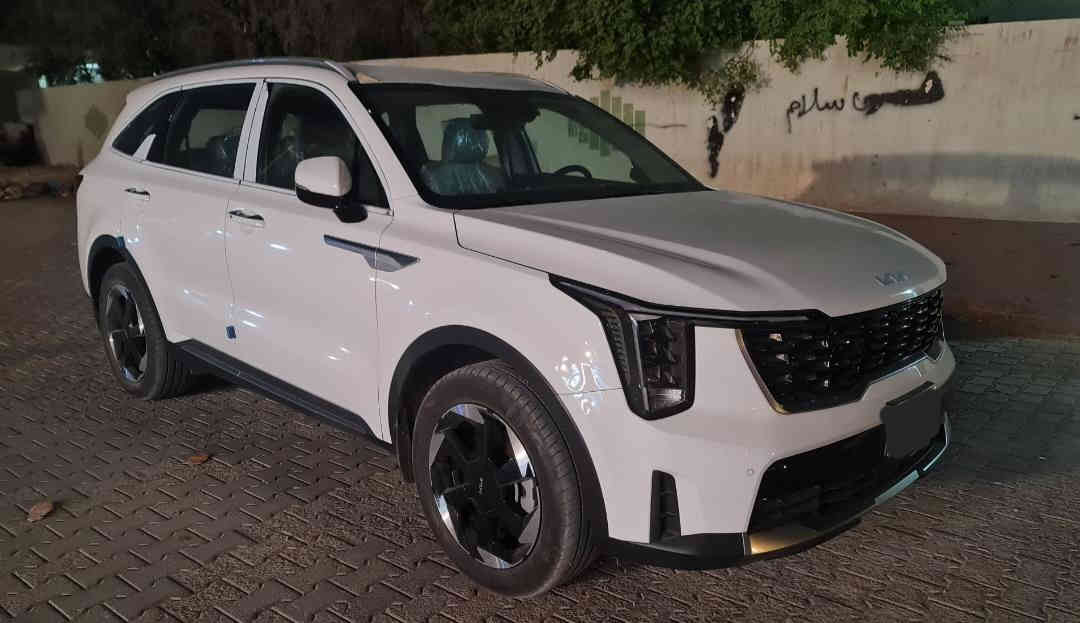 السلام عليكم ورحمة الله وبركاته 
سورنتو  2024 خليجي رقم بغداد بأسمي 
ماشية 9 الف السيارة مخزنة على وضع الشركة 
المواصفات 
بصمه + بصمه ابواب 
تشغيل عن بعد 
كير ماوس 
6 سلندر 
7 راكب  
شفتات ستيرن 
سايد بريك بصمه 
جنطه كهرباء 
كشنات كهرباء
مري شفط 
كامره خلفيه 
حساس امامي وخلفي  
تبريد شاشه 
اوتو هولد
مود رايف
برد خلفيه
3 قطع تبريد 
اشاير بالمري
لد نهاري 
شاشة ابل كار بلي 
اريل نفكيشن 
4لد داخلي متغير الالوان 
بك لايت LED 

السعر 322 ورقة 

*********** 
مكان السيارة نجف الاشرف
