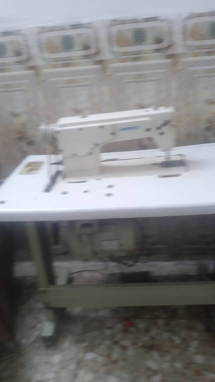 مكينه البيع السعر ١٠٠ قفل المكان العبيدي الكفات شارع خمسين     ***********
