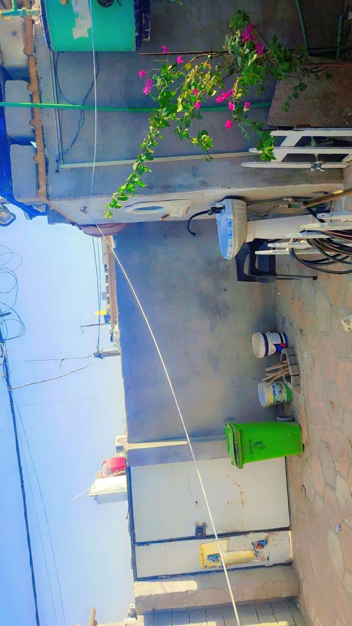 🏠 فرصة للبيع – بيت تجاوز بسعر مناسب

📍 الموقع: الأمن الداخلي – البصرة  
على شارع القائد وموقع سهل الوصول.

📐 المساحة: 150 م²  

🔹 تفاصيل البيت:  
- ديوانية  
- هول  
- غرفة  
- مطبخ  
- ترك  
- ساحة واسعة مناسبة لبناء بيت كبير مستقبلاً  

🔹 التشطيب:  
- الأرضية سيراميك بالكامل  
- الساحة شتايكر  
- السقف سندويج  
- البيت مرتب وجاهز للسكن

💰 السعر: 18 مليون دينار  
(يوجد مجال بسيط للنقاش)

📞 للاستفسار والتواصل: خاص


**إذا كنت صاحب هذا الإعلان وتريد حذفه لأي سبب، رجاءا أرسل رسالة إلى الدعم الفني**