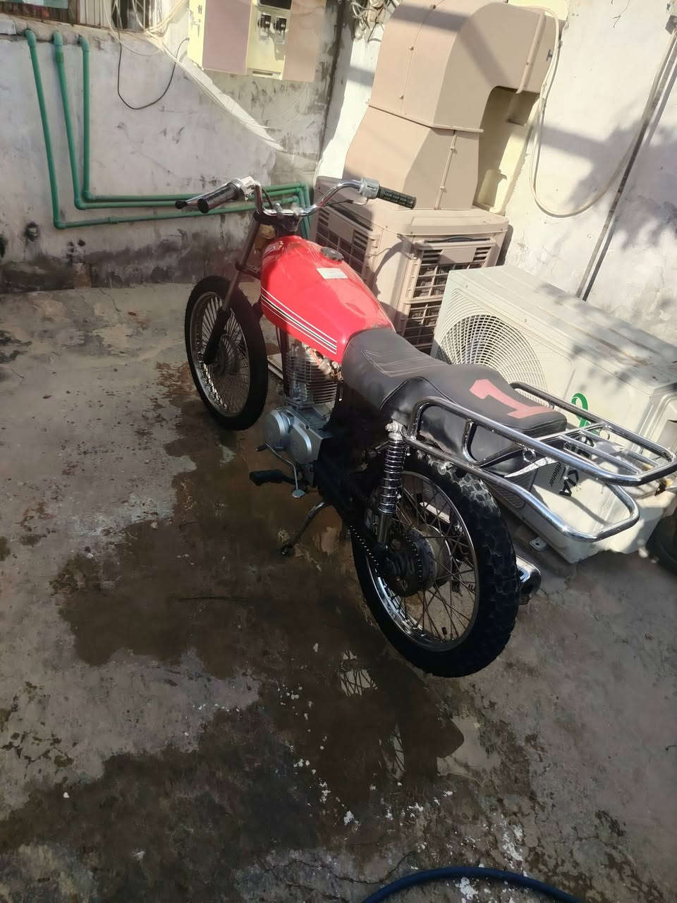 للبيع ٣٥٠ وبيه مجال ***********
