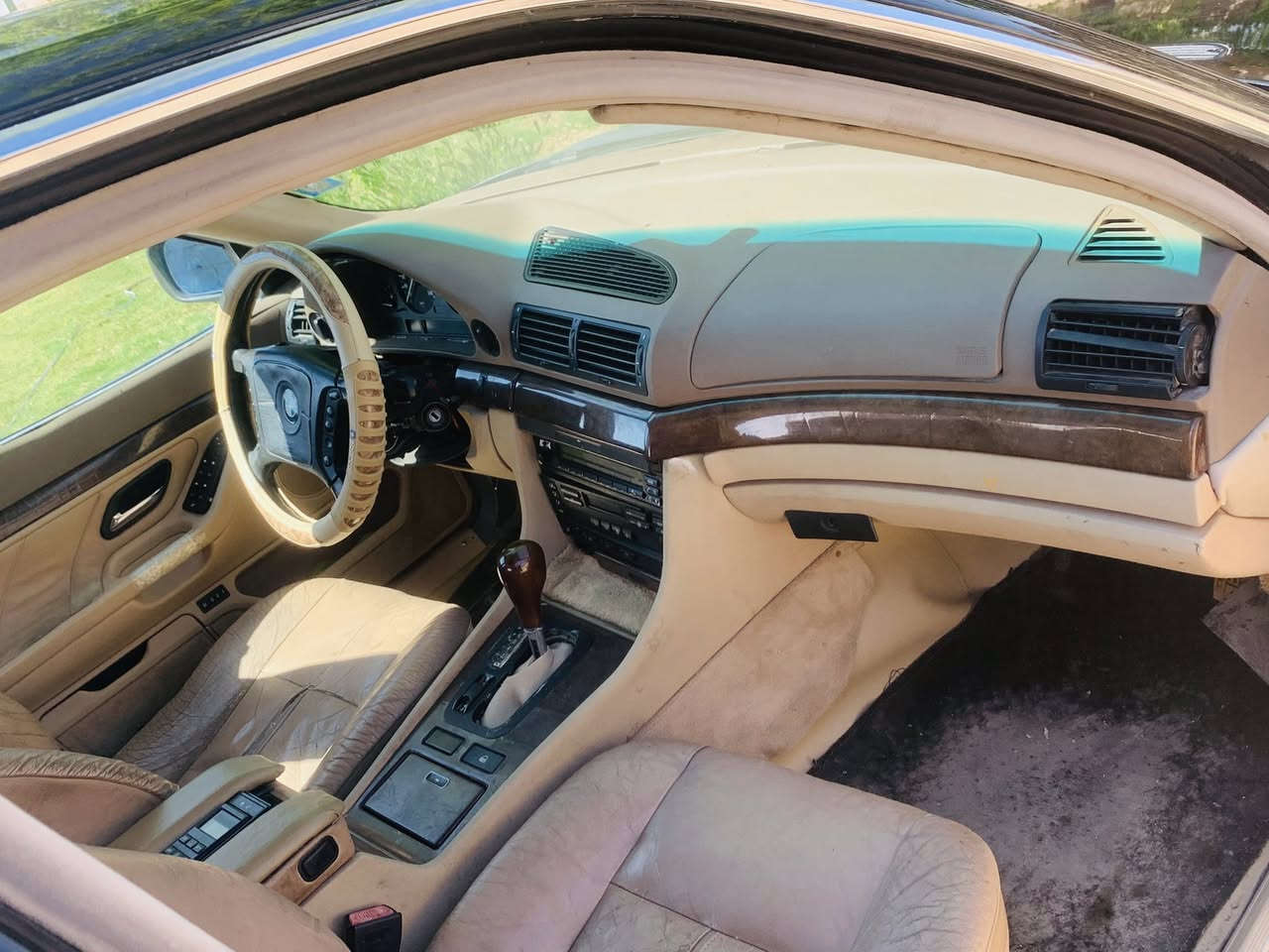 السلام عليكم
للبيع BMW 
740i   V8 اصل بليته وسنويه 
موديل 95 محدث 2000 
گير تمساح 🐊 مكينه وگير كفاله
بيهة شلعه ومعدل شرط 
تبريد ثلج قطعتين ❄️ رقم بغداد سنويه ل 28 شرط التحويل 
غرفه جديده 
تخم تاير نضيف 
نواقص جامه الخلفيه سلايد روف موطور عاطل ستيرن بي ثگل 
صدر نضيف 
صبغ عام جماليه بدون اي ضربه 
كهربائيات حلوه 
لايت ناصي زنون
سعر 60 وبي مجال او مراوس بأقل  
عنوان ديالى بلدروز 
استفسار اكثر ***********
