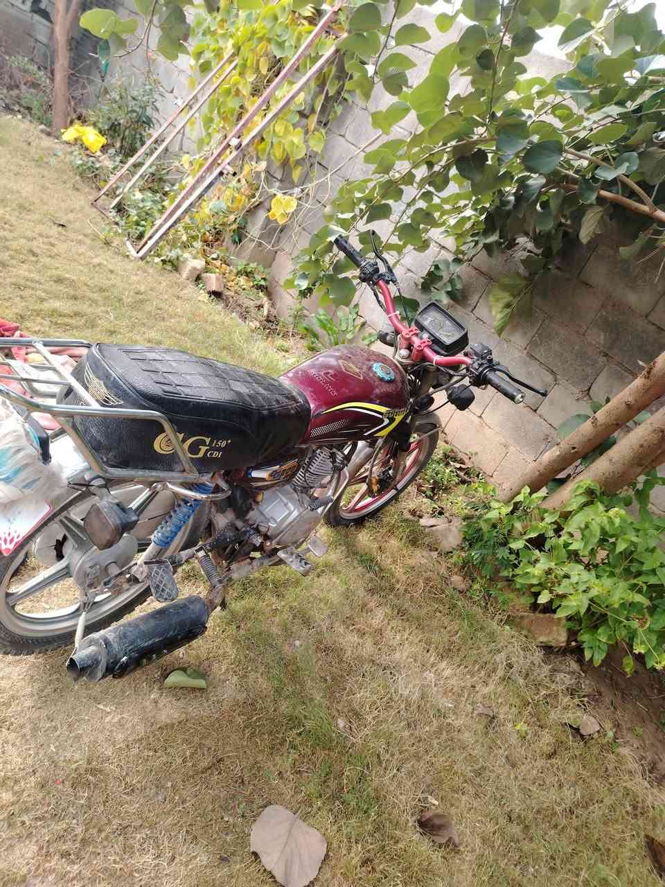 السلام عليكم متاح مطورسيفان موديل 2019 لبيع  السعر 500وبي مجال الهاتف *********** العنوان شهربان
