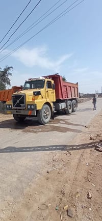 للبيع فالفو موديل ٨٢ مكينه جي ١٠ جديده كير فقسه  سياره بلاديه ونضيفه ج...