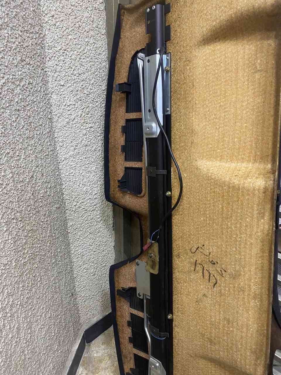 للبيع برده خلفيه خفاش كهرباء شغاله بحاله ممتازه السعر قيم واخذ  ***********
