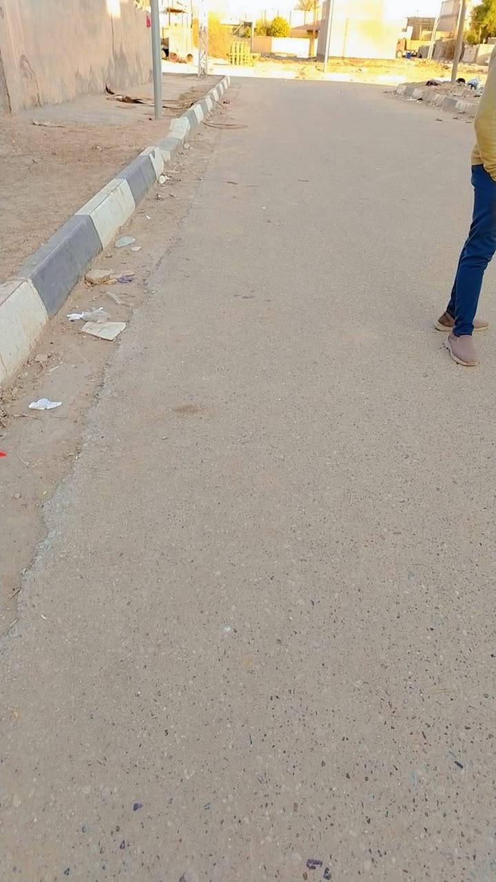 دار للبيع يحتوي على  غرفه نوم وصحيات وصاله واستقبال ومطبخ وسقف كونكريت ..بناء فرمستون وطابوك
المساحه١١٦م 
العنوان ام الهوى
شارع صيدليه المسرة
قرب المدرسة كامل خدمات
واجه ٧م
نزال ١٦م  و ٦٠ 
السعر ٨٠ مليون 
للاستفسار الاتصال على الرقم التالي 
‏‪0770 423 9664‬‏
او مراسلتنا على الماسنجر
