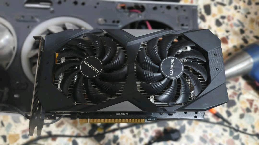 كرت GIGABYTE Gtx 1650 super للبيع 
استعمال قليل 
مع ضمان فحص
سبب البيع : أريد اطور
السعر 130 (بيه مجال بسيط)
العنوان : بغداد - الدوره - أبو دشير
للتواصل واتساب فقط : ***********