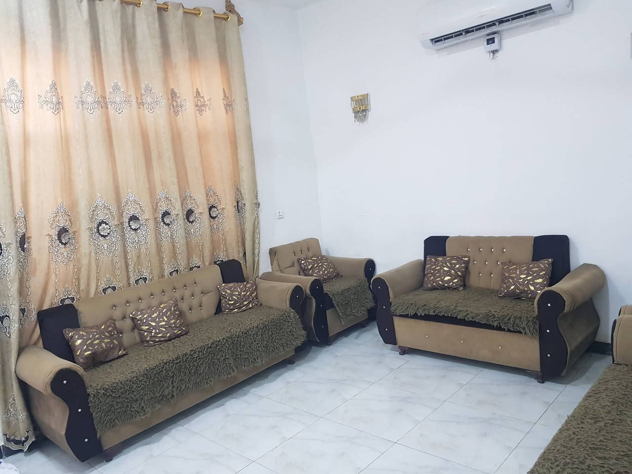 مكلف بلنشر
الاتصال على الرقم ***********
غسالة بيهةنشاف عاطل ب٥٠
تخم ١٠مقاعد ب٢٠٠
مروحة شحن تحتاج بطارية٣٥
مبردةجديدة ب٢٠٠
غرفة صاج مع الدوشك ٣٠٠
جرباية نفر مع الدوشك ب٥٠
مرايا مدخل بيت ب٣٥
