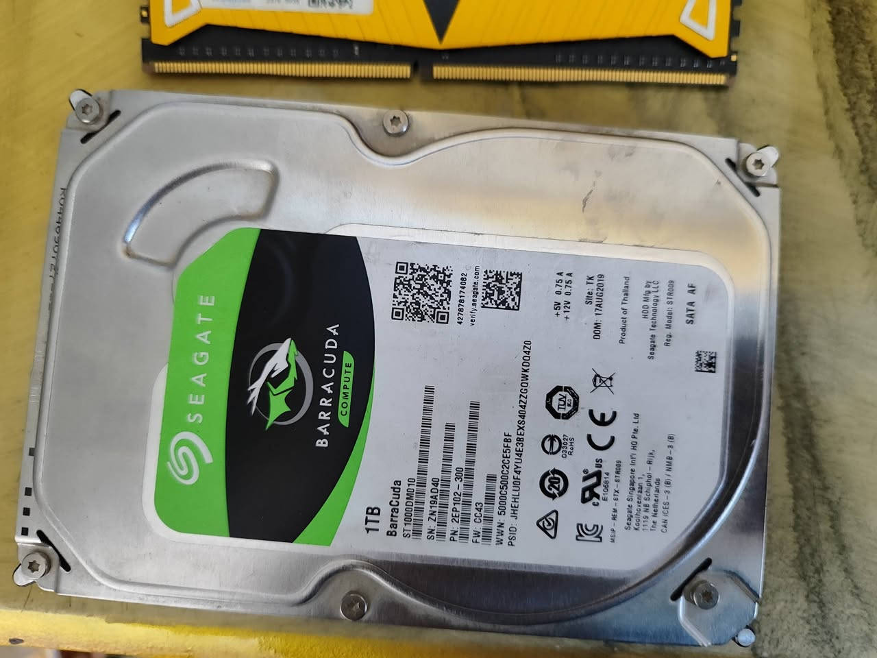 قطع نظيفة للبيع الاسعار قابلة للتفاوض
معالج: 80 الف
AMD Ryzen 7 2700X

 رام:  80 الف
ADATA XPG DDR4 16GB 3000MHz
 هارد:  40 الف
Seagate 1TB Hard Drive
 باور سبلاي: 75 الف
 Cooler Master Hyper M 700W Power Supply


**إذا كنت صاحب هذا الإعلان وتريد حذفه لأي سبب، رجاءا أرسل رسالة إلى الدعم الفني**